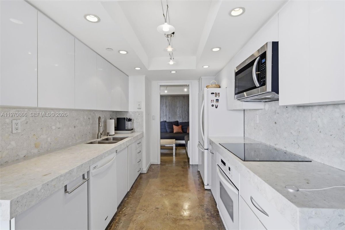 2000 Towerside Ter # 1408, Miami FL 33138