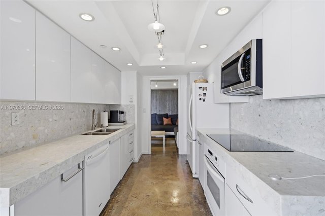 2000 Towerside Ter # 1408, Miami FL 33138