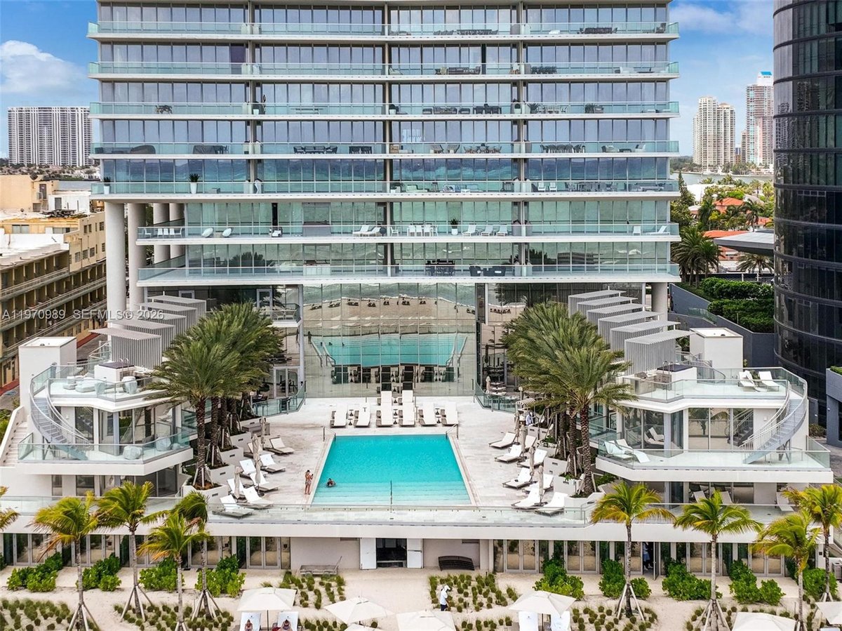 18501 Collins Ave # 2003, Sunny Isles Beach FL 33160