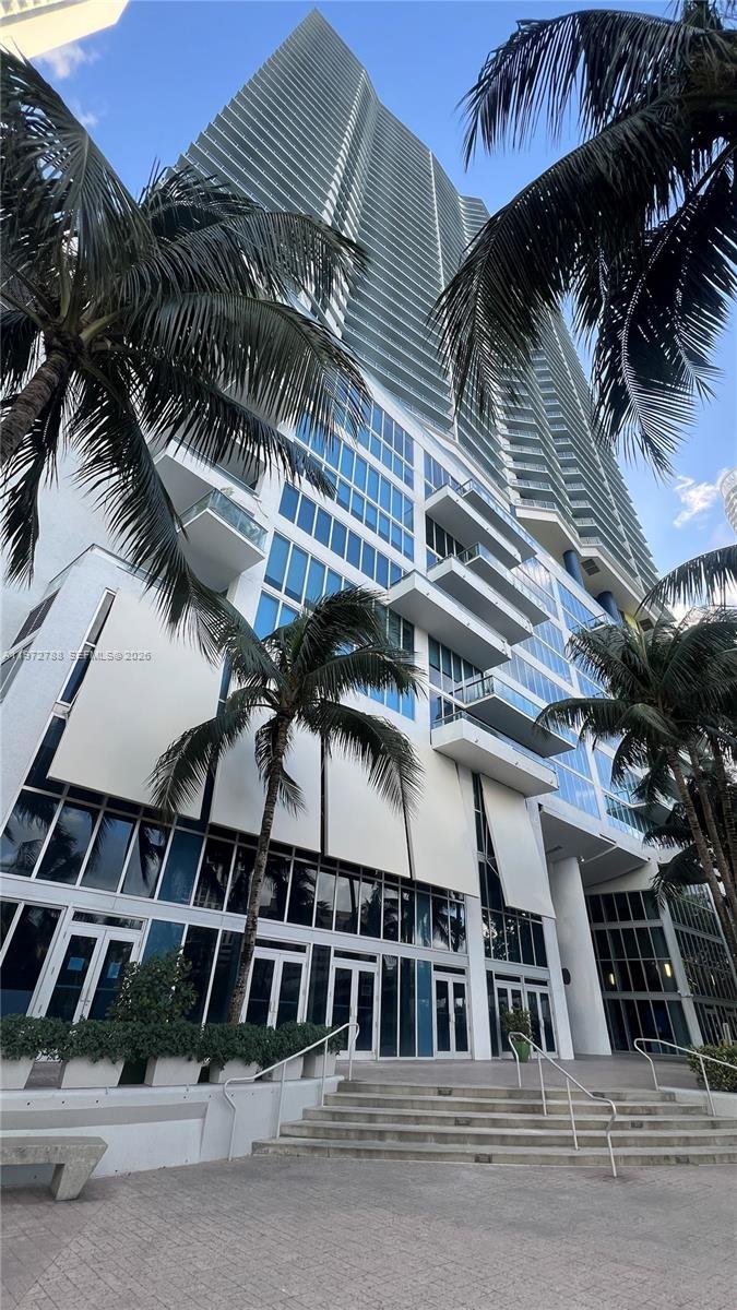 185 SW 7th St # 2202, Miami FL 33130