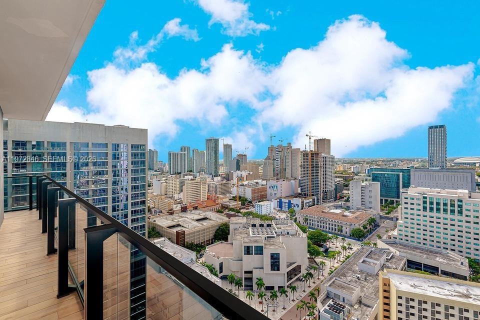 398 NE 5th St # 2418, Miami FL 33132