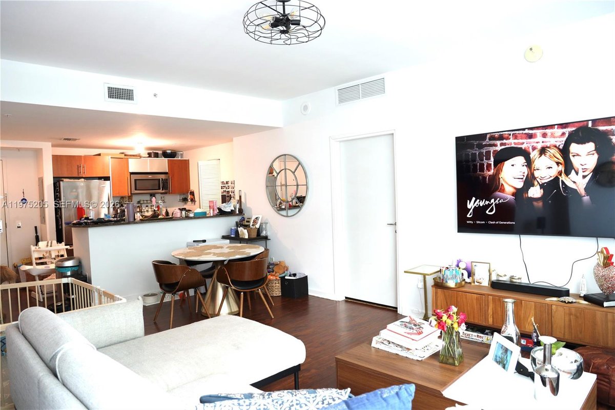 300 S Biscayne Blvd # 3504, Miami FL 33131