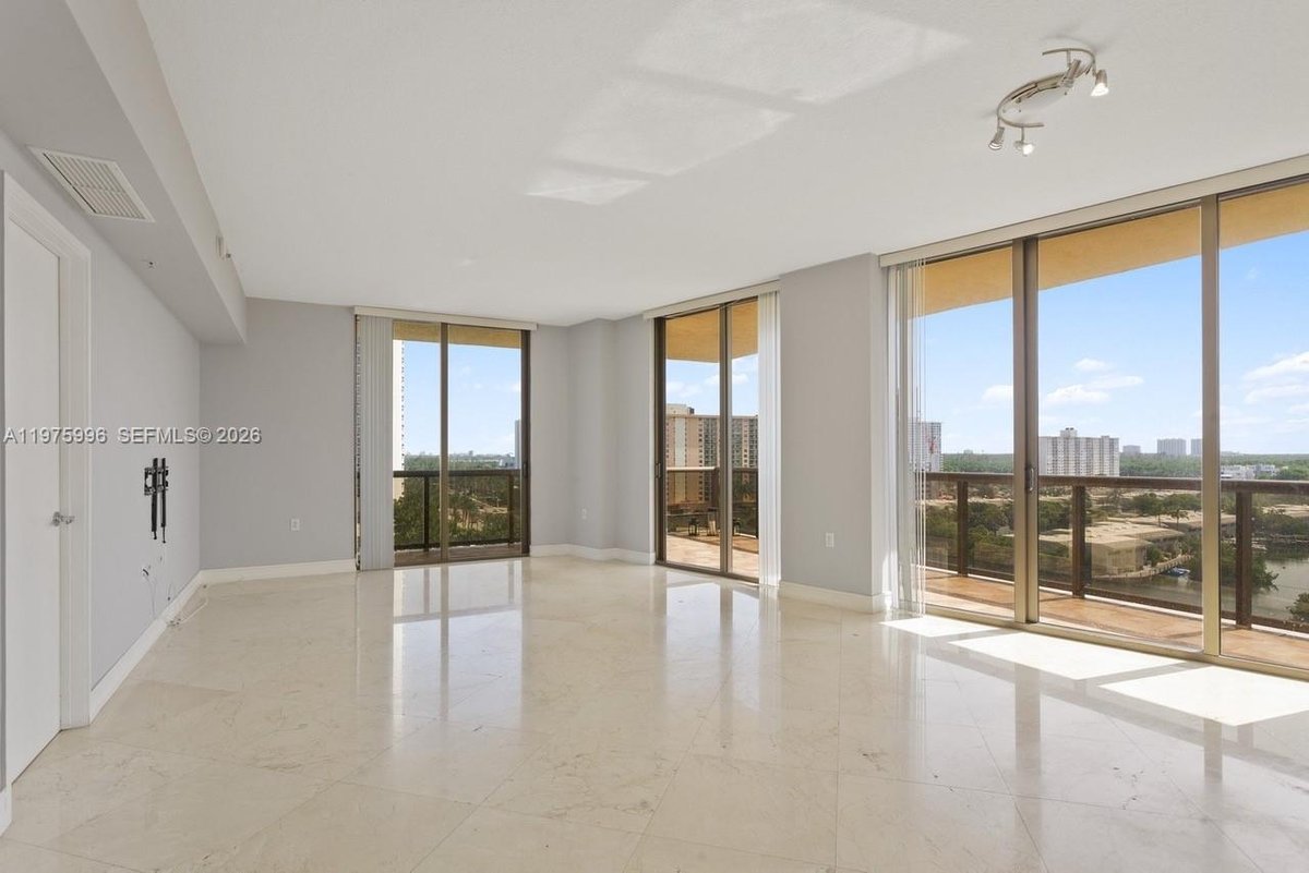 16275 Collins Ave # 904, Sunny Isles Beach FL 33160