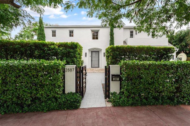 2887 Pine Tree Dr, Miami Beach FL 33140