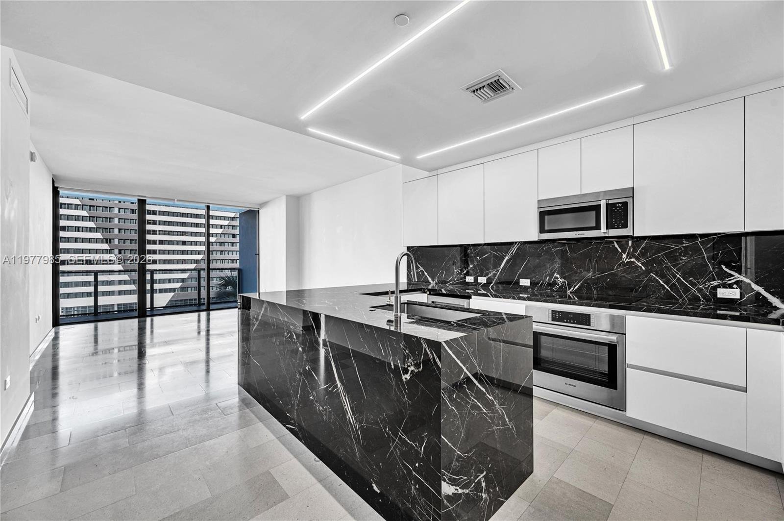 88 SW 7th St # 806, Miami FL 33130