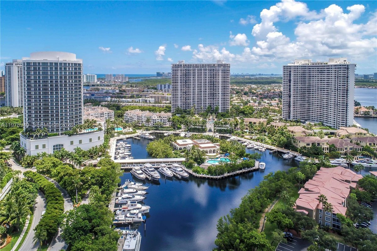 1000 W Island Blvd # 1812, Aventura FL 33160