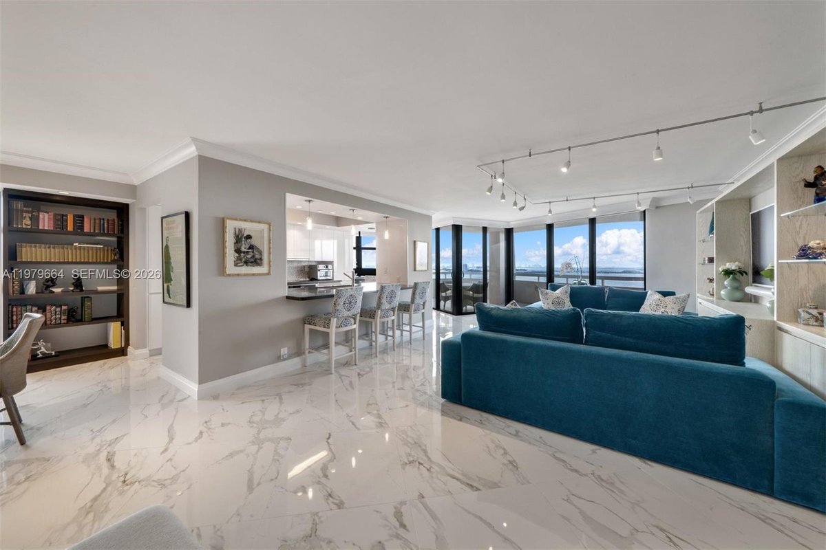 2000 Towerside Ter, Miami FL 33138