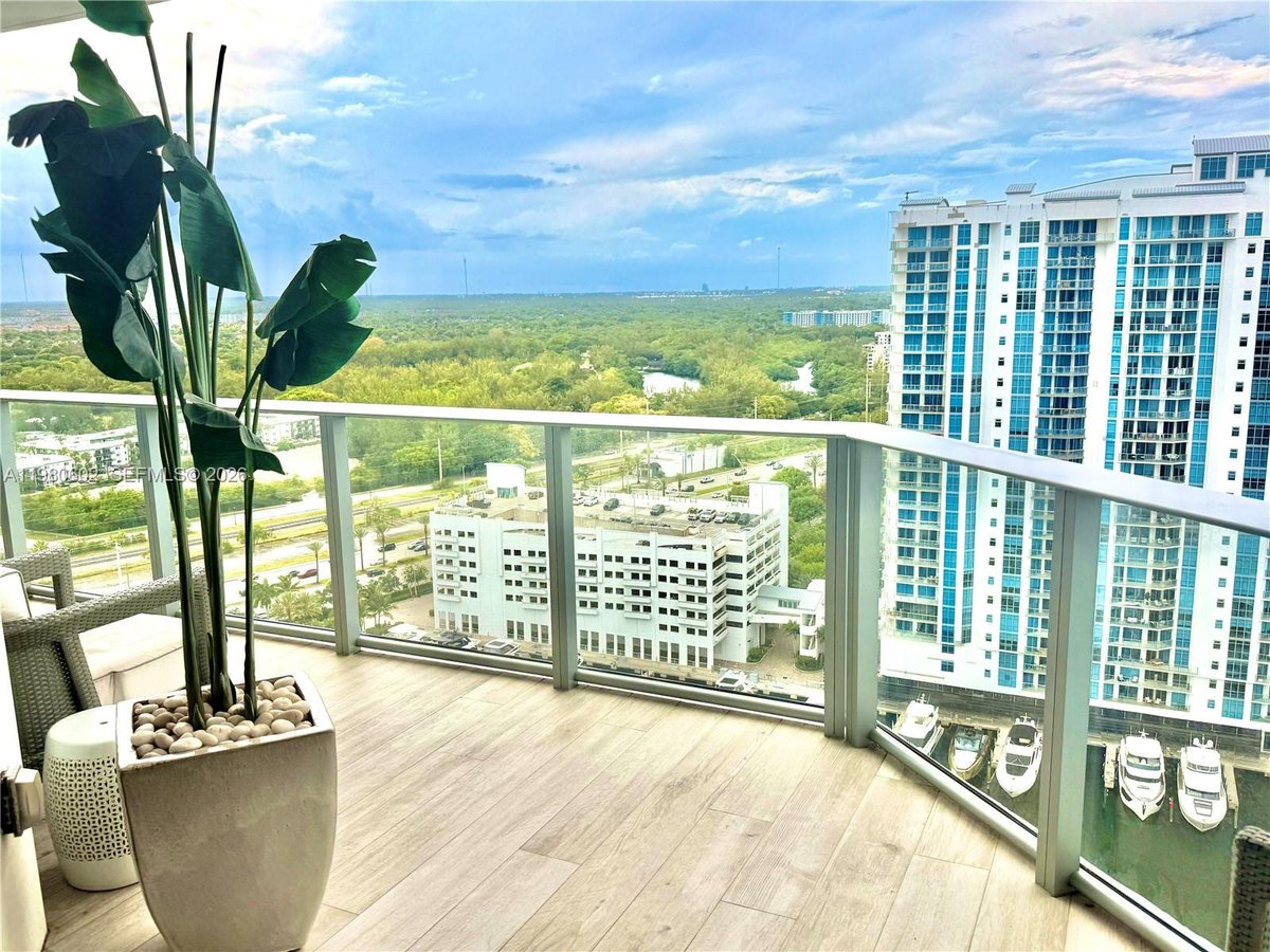 17111 Biscayne Blvd # 2305, North Miami Beach FL 33160