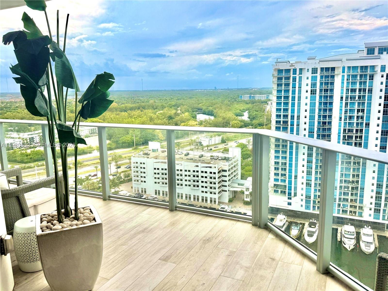 17111 Biscayne Blvd # 2305, North Miami Beach FL 33160