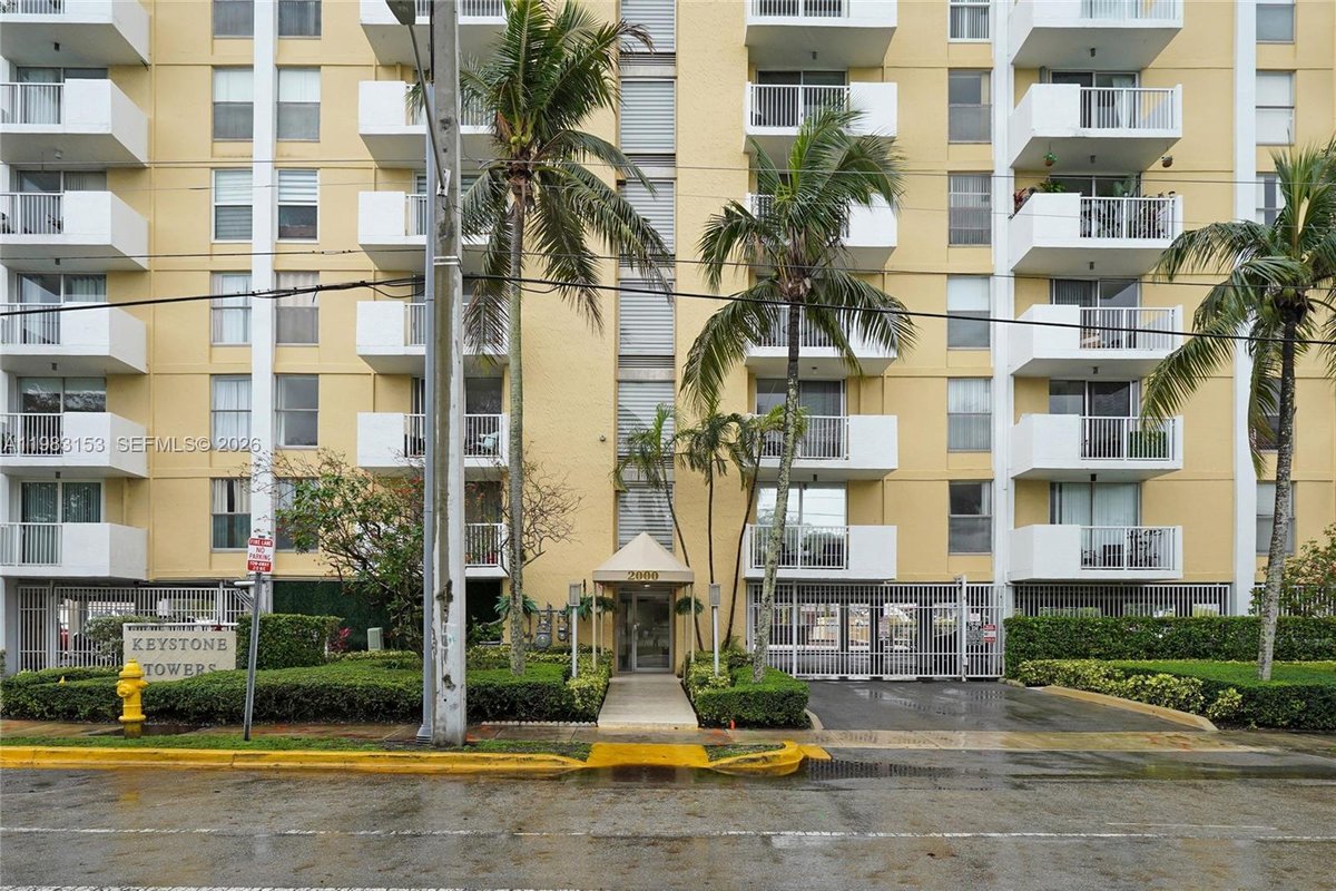 2000 NE 135th St # 1010, North Miami FL 33181