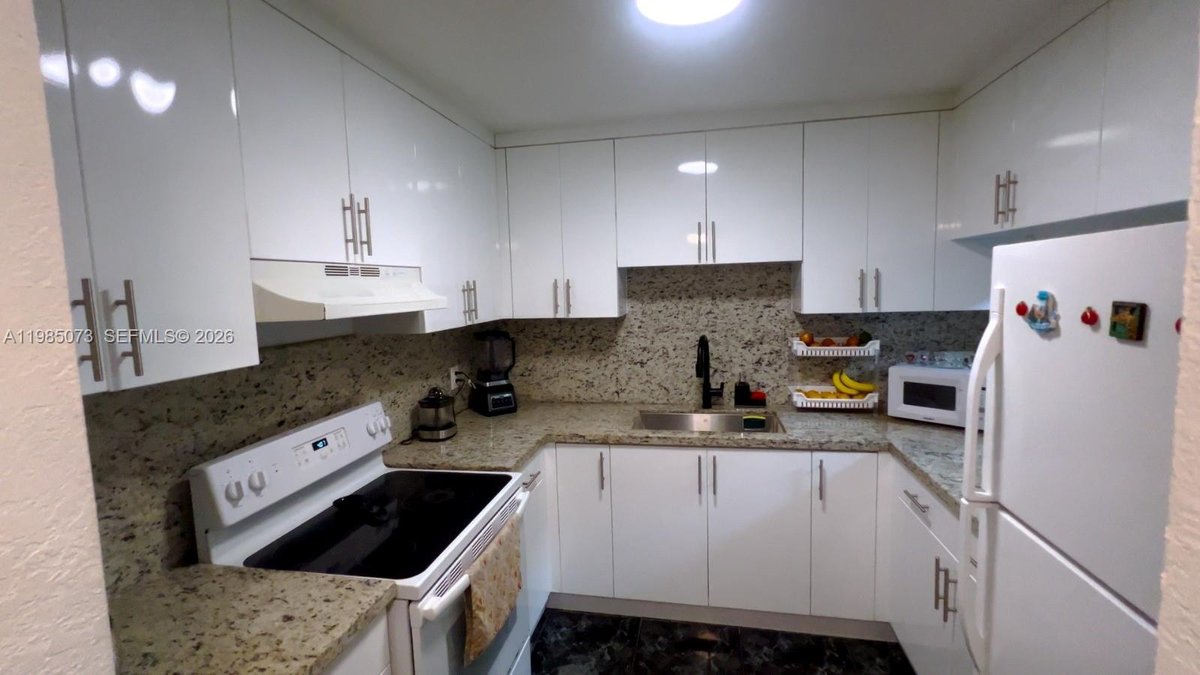 1900 W 68th St # D207, Hialeah FL 33014