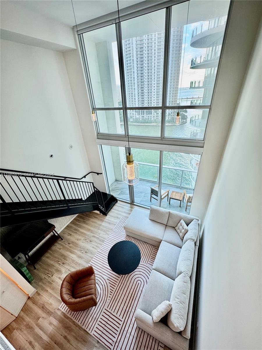 300 S Biscayne Blvd # 1210, Miami FL 33131