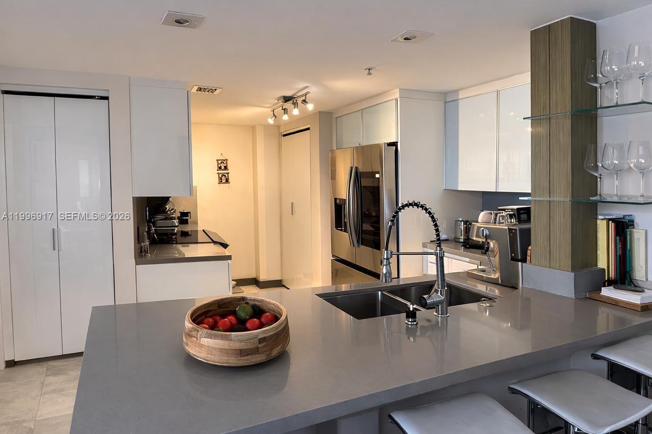 701 Brickell Key Blvd # 1611, Miami FL 33131