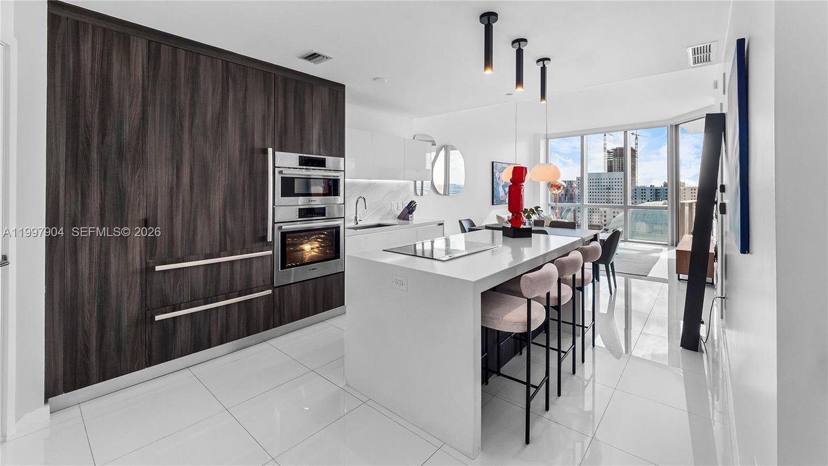 851 NE 1st Ave # 1606, Miami FL 33132