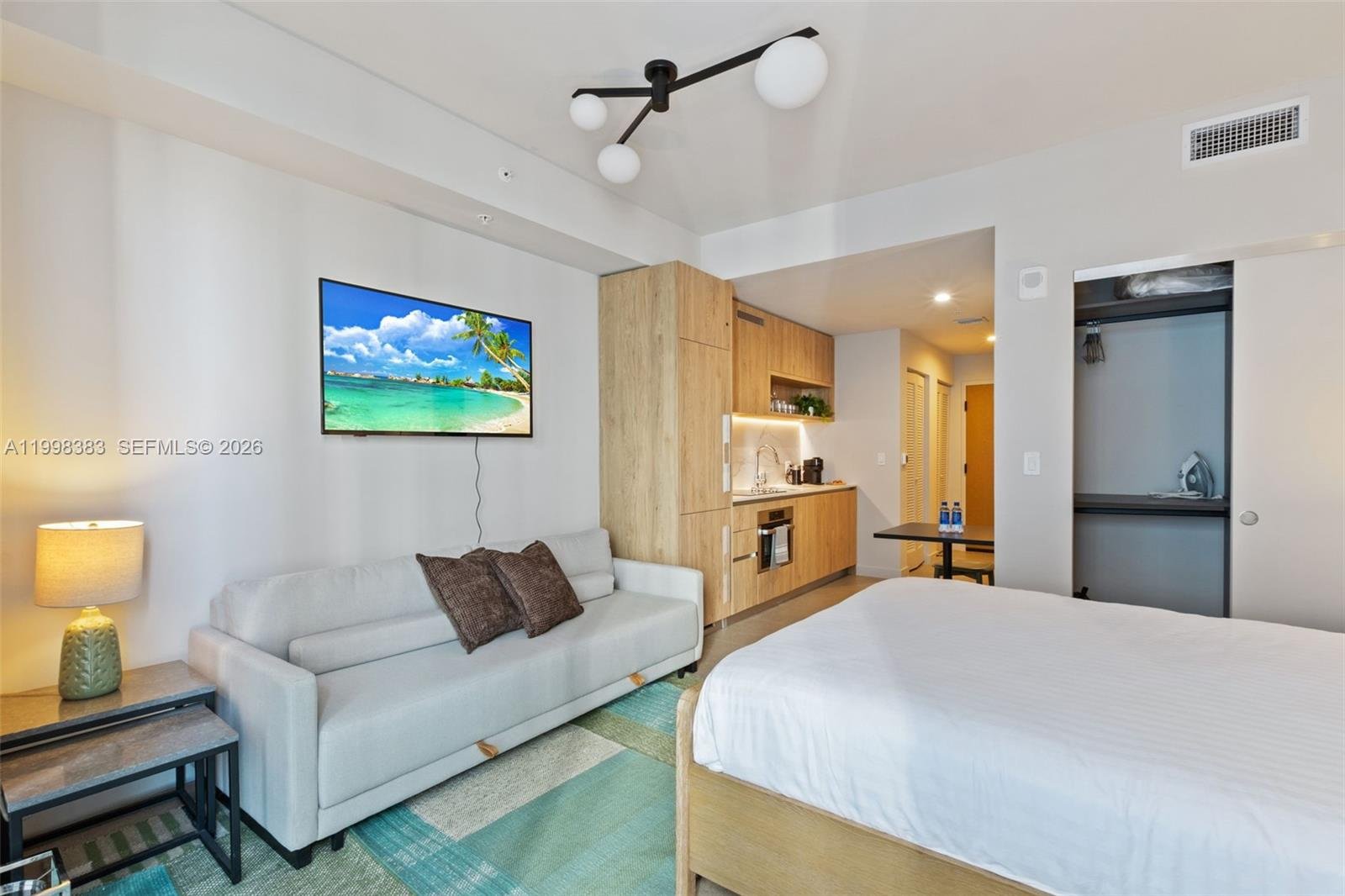 11 NE 6 # 2108, Miami FL 33132