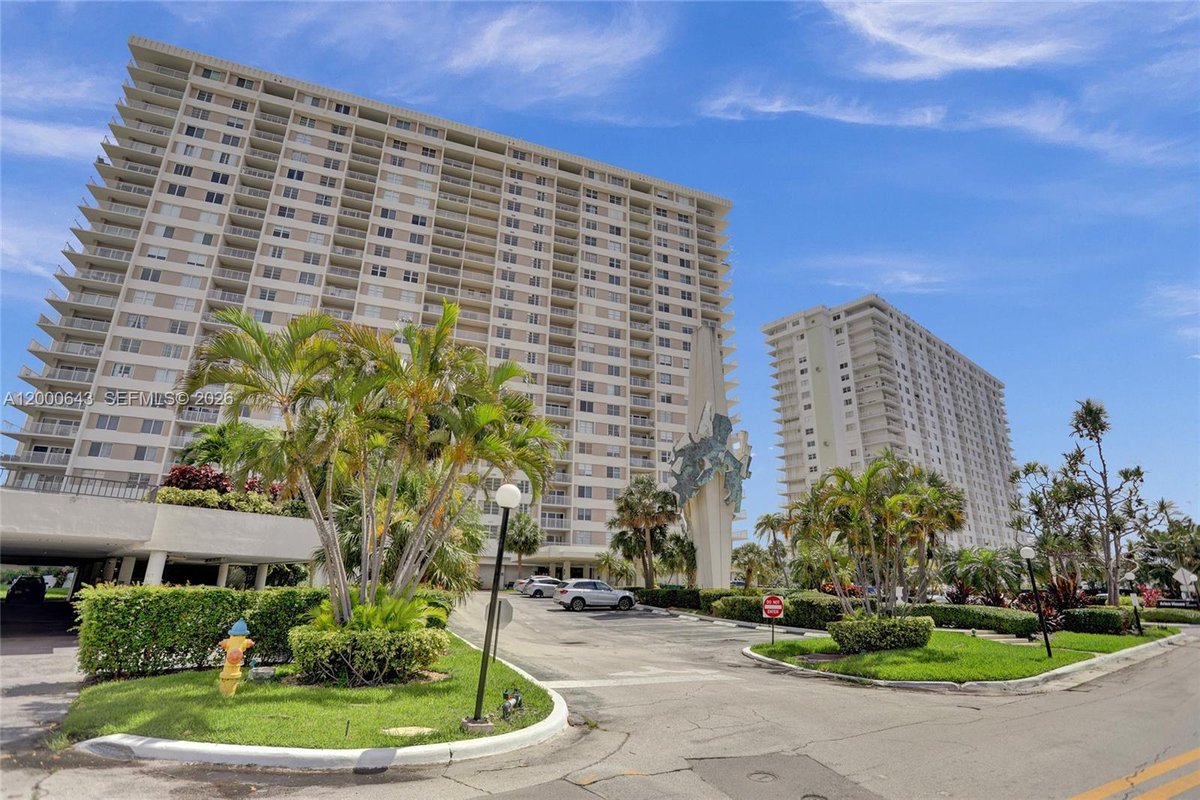 300 Bayview Dr, Sunny Isles Beach FL 33160