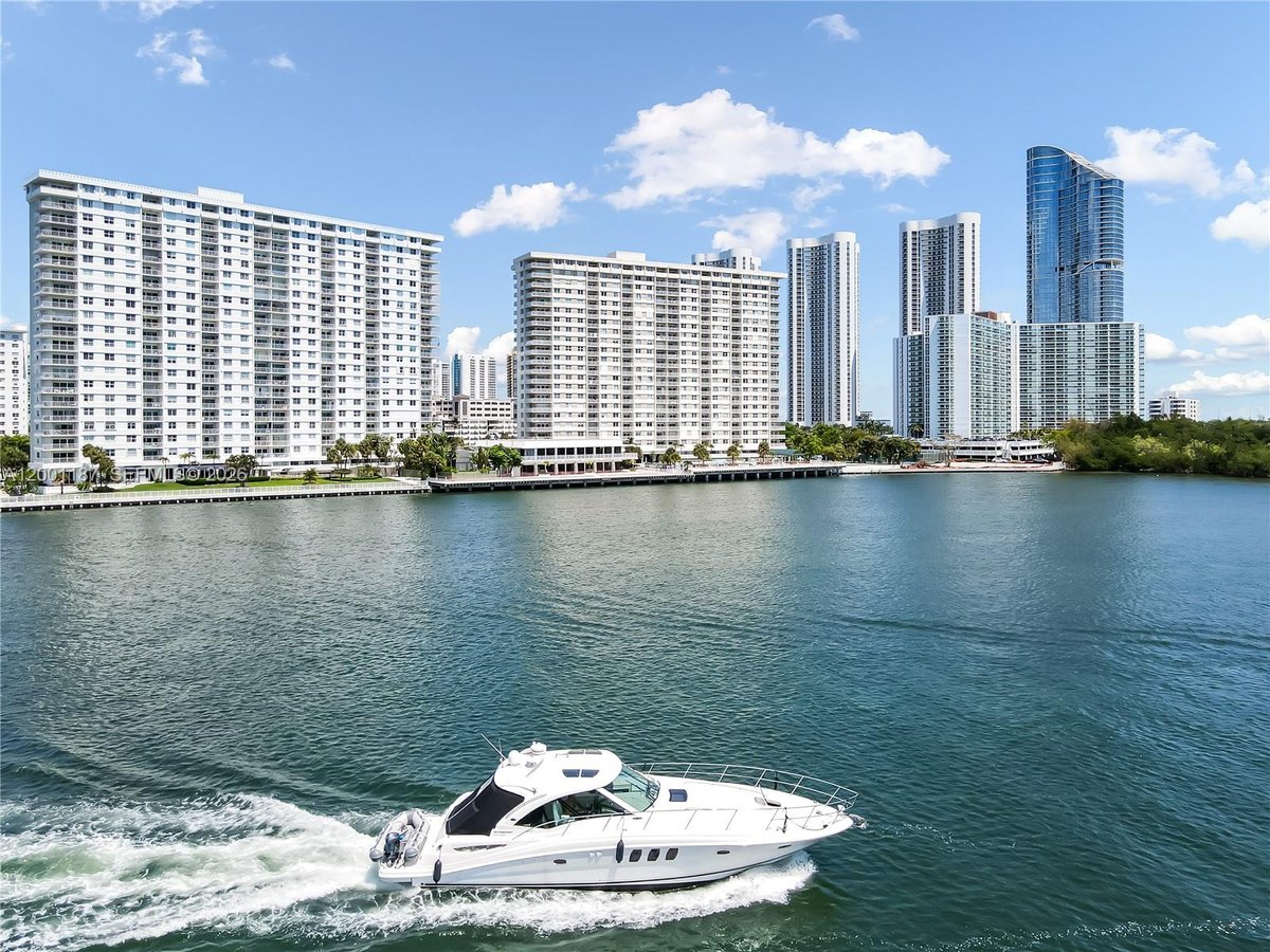 300 Bayview Dr # 315, Sunny Isles Beach FL 33160