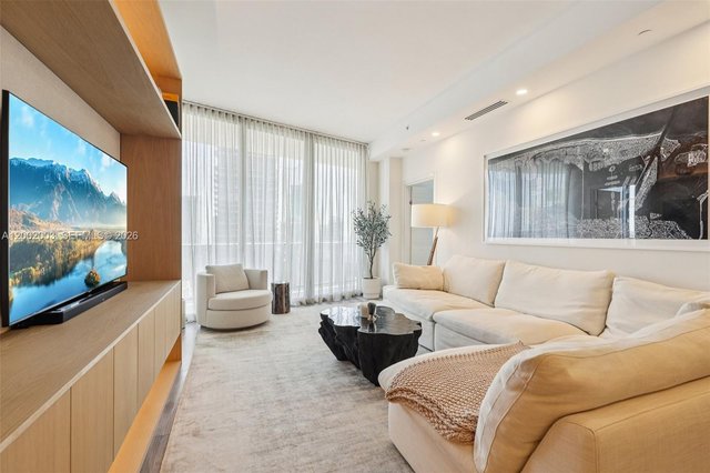 801 S Miami Ave # 4902, Miami FL 33130