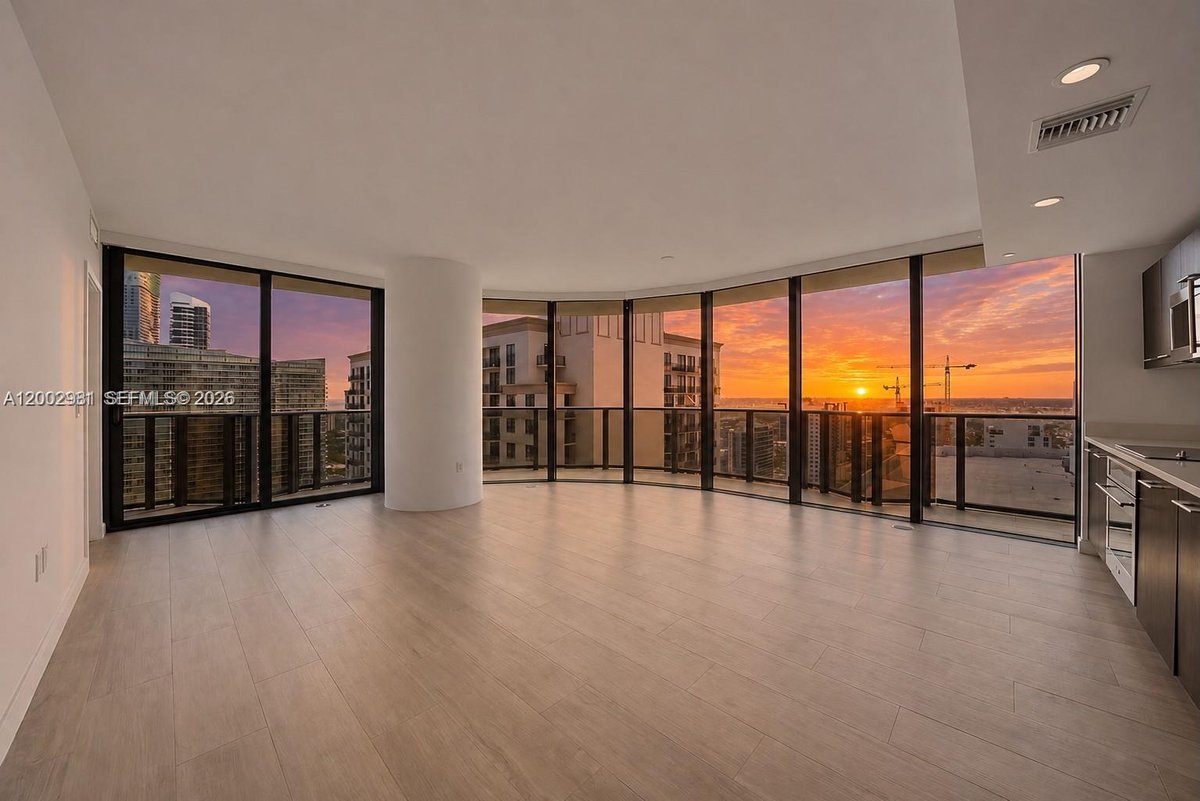 55 SW 9th St # 3106, Miami FL 33130