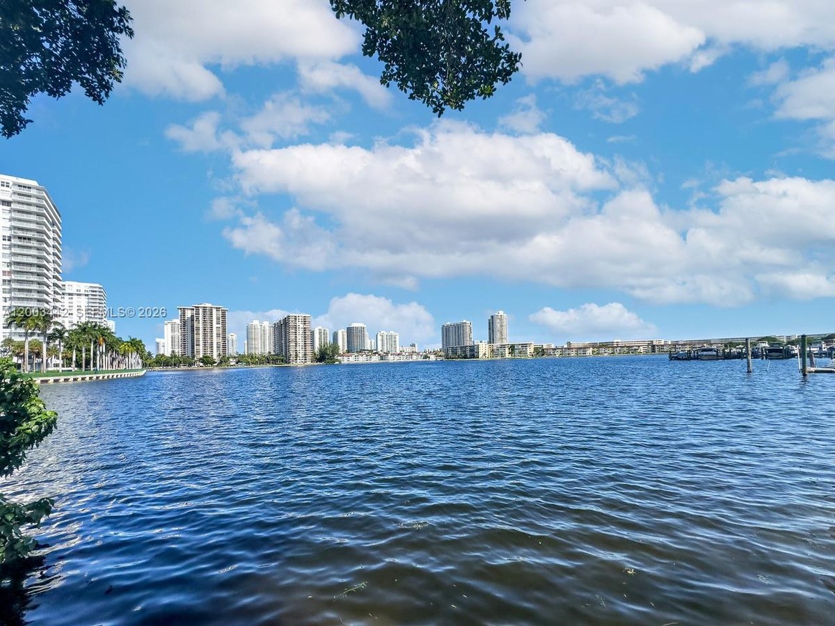 2750 NE 183rd St # 407, Aventura FL 33160