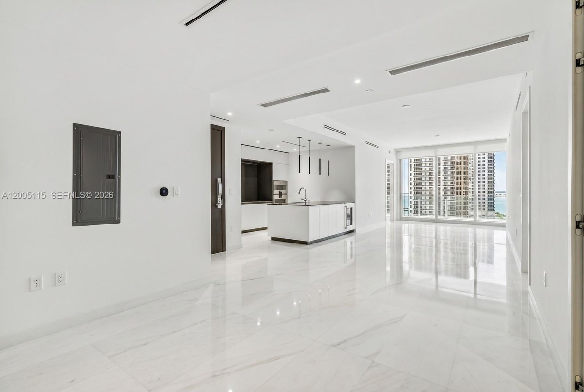 300 Biscayne Blvd Way # 1002, Miami FL 33131