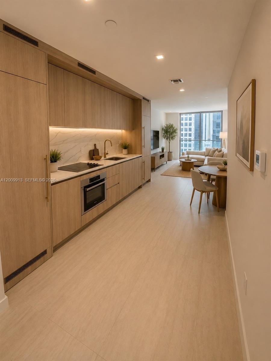 77 SE 5TH ST # 1811, Miami FL 33131