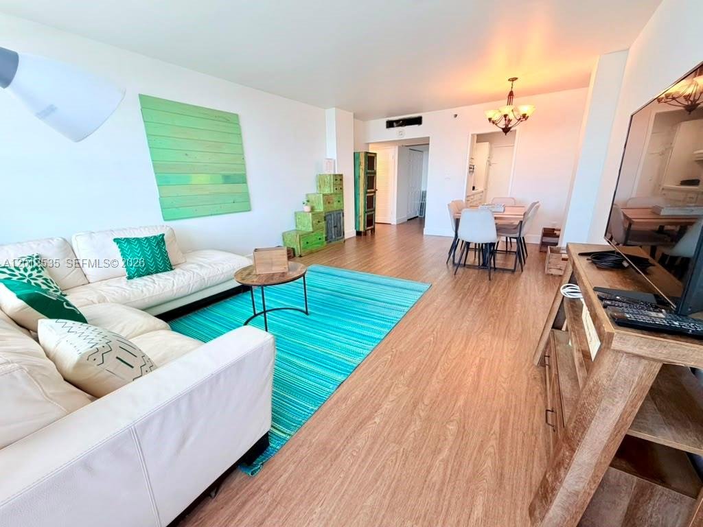 100 Lincoln Rd # 922, Miami Beach FL 33139