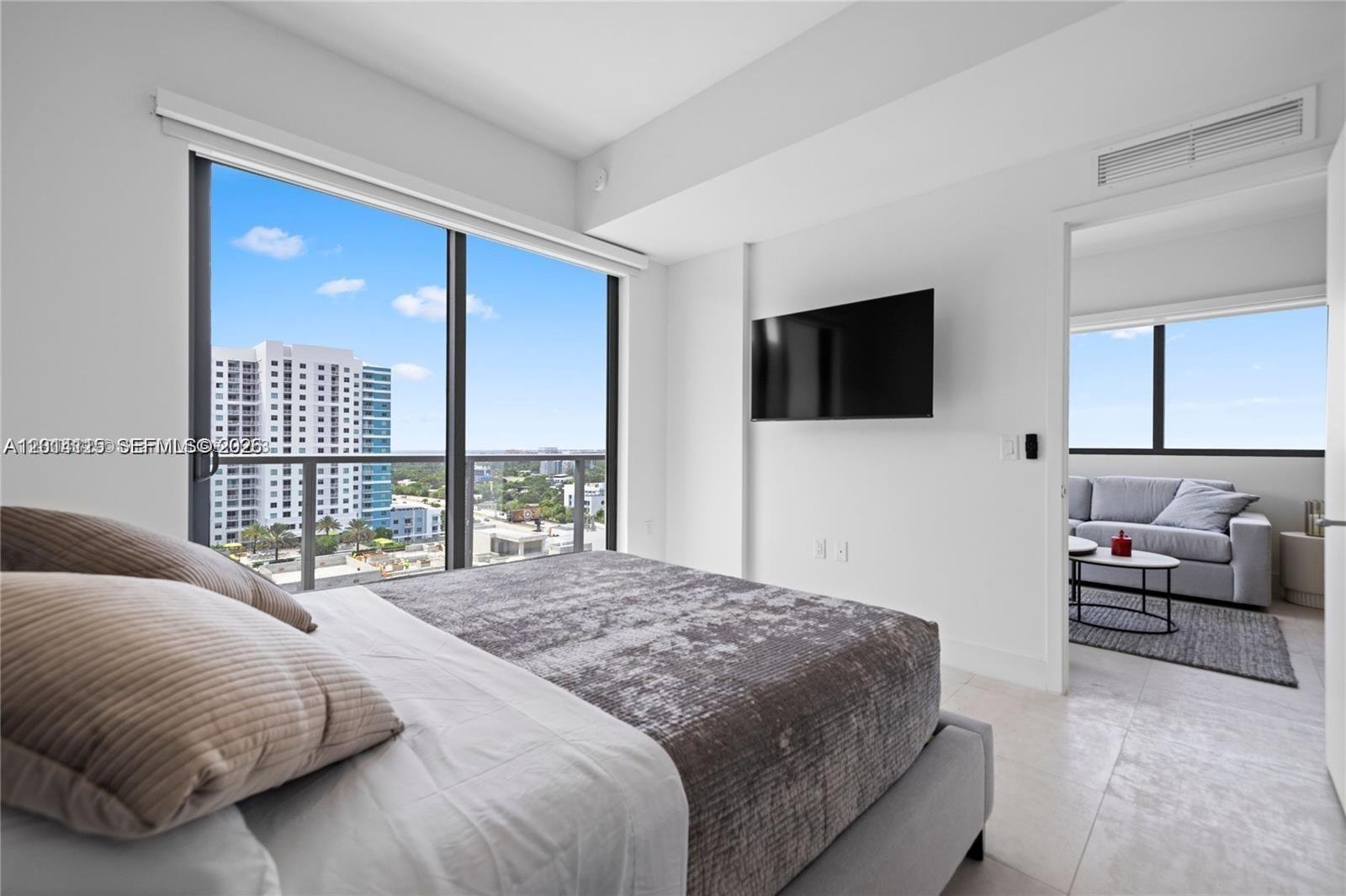 239 SW 9th St # 1502, Miami FL 33130