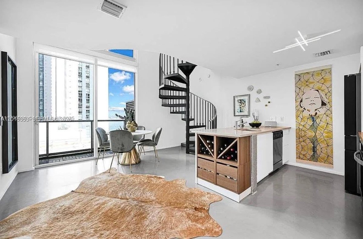 300 S Biscayne Blvd # 1232, Miami FL 33131