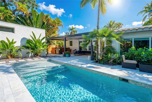 725 NE 81st St, Miami FL 33138