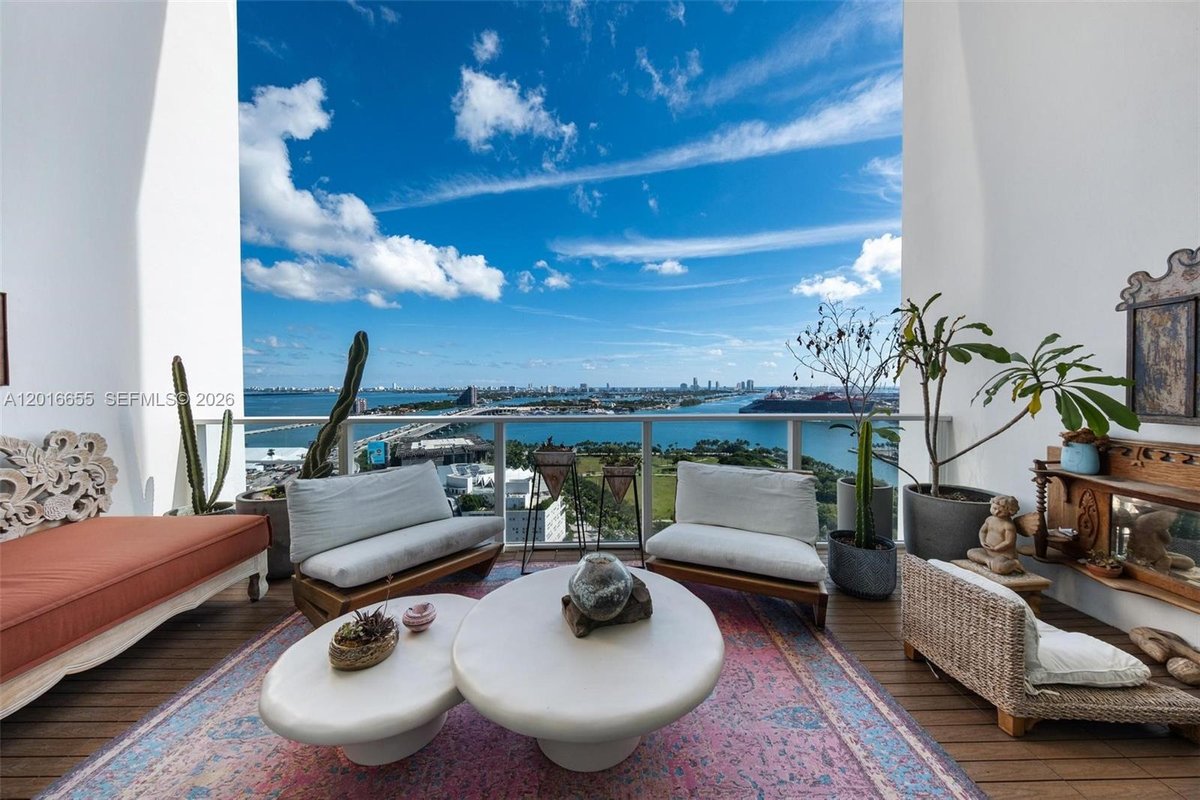 1040 Biscayne Blvd # 2203, Miami FL 33132