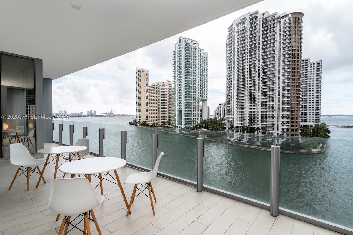 300 Biscayne Boulevard Way # 802E, Miami FL 33131