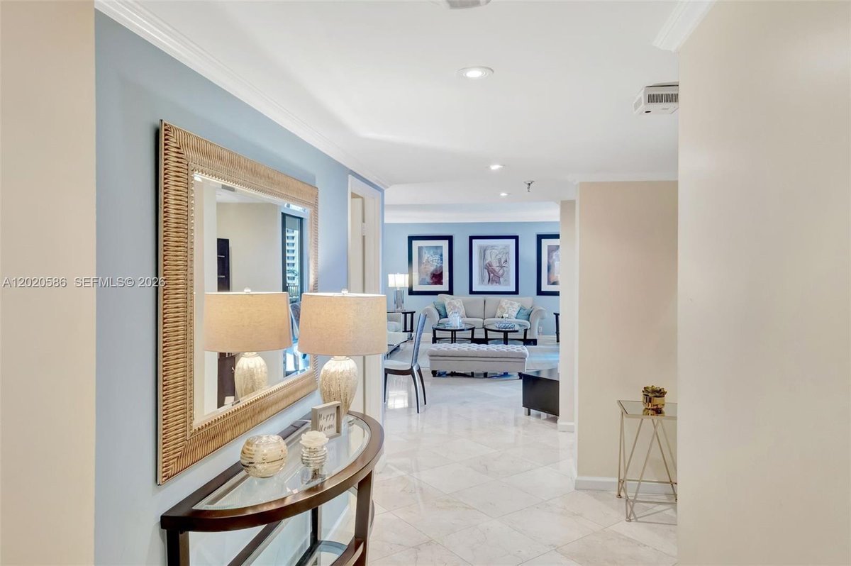520 Brickell Key Dr # A914, Miami FL 33131