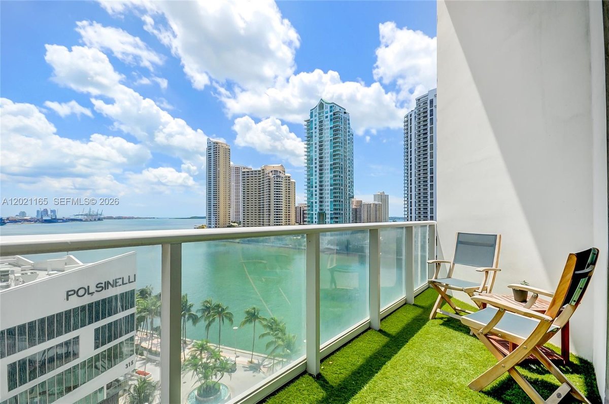 300 S Biscayne Bluv # 1022, Miami FL 33131