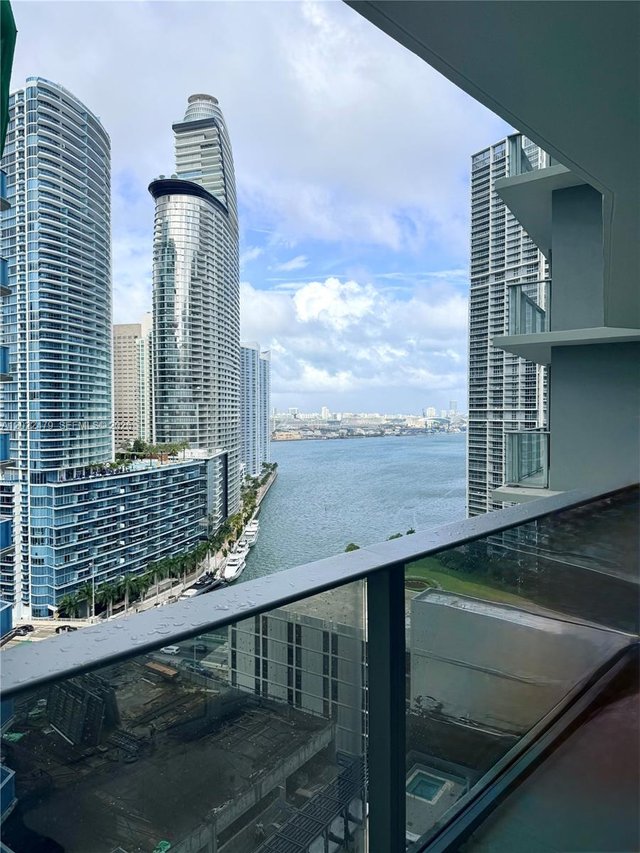77 SE 5st # 2306, Miami FL 33131