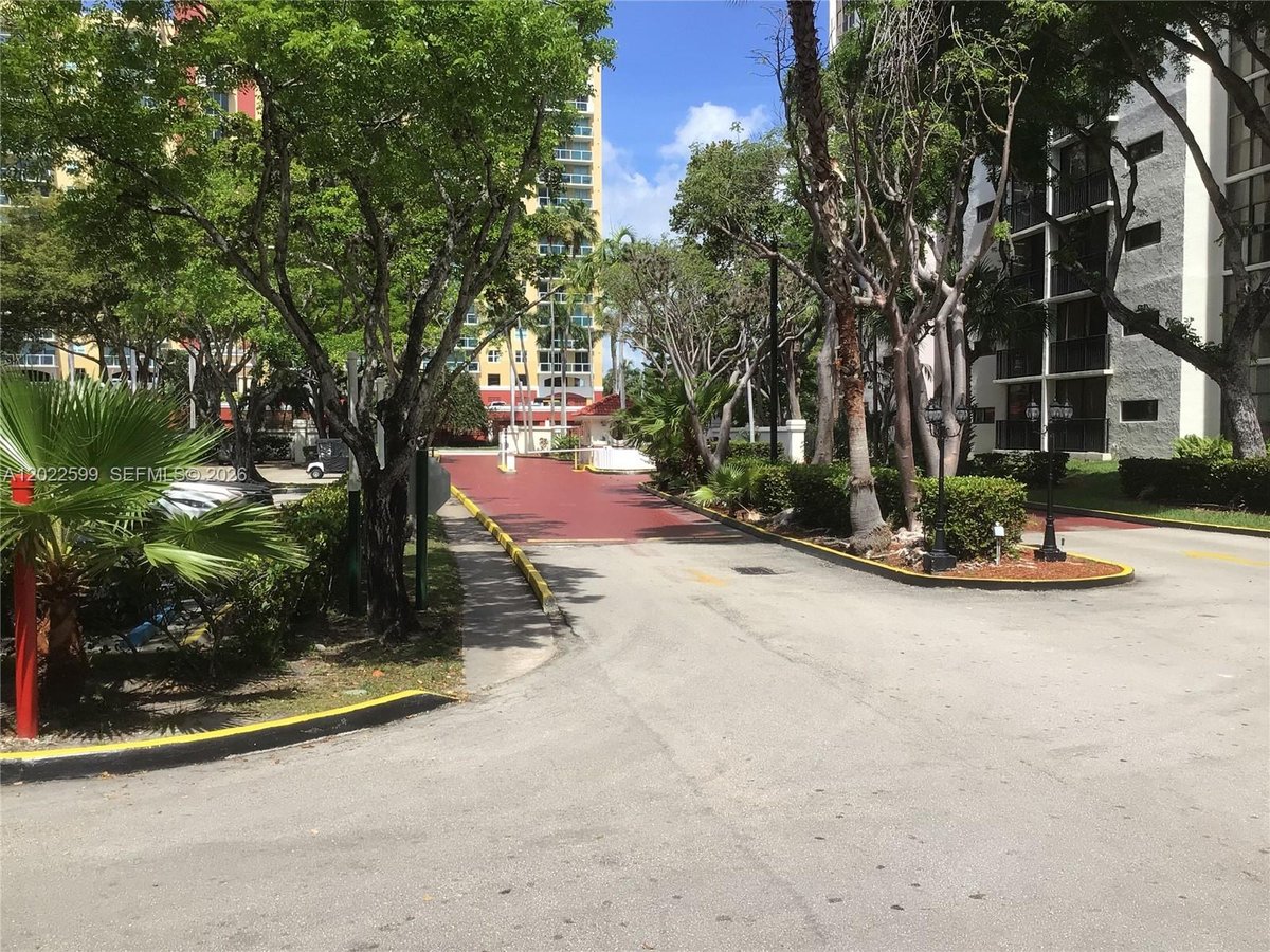 17021 N Bay Rd # 625, Sunny Isles Beach FL 33160