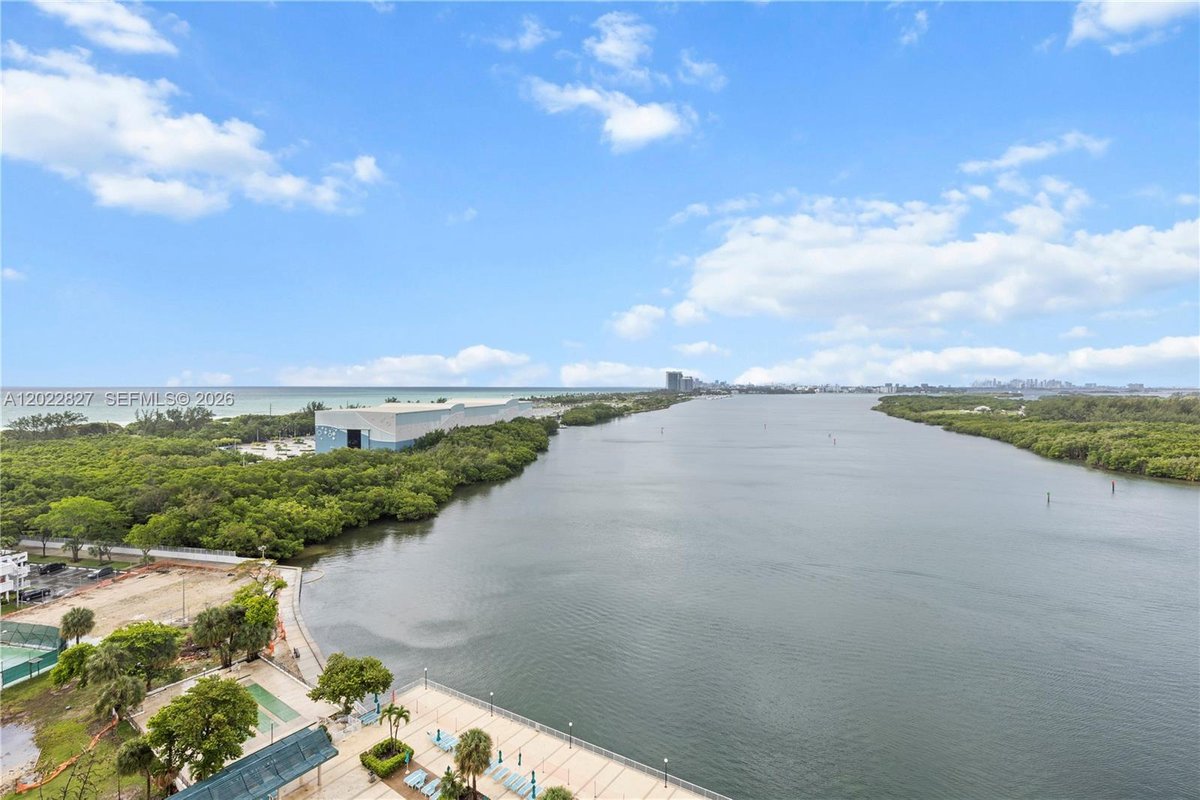 300 Bayview Dr # 1504, Sunny Isles Beach FL 33160