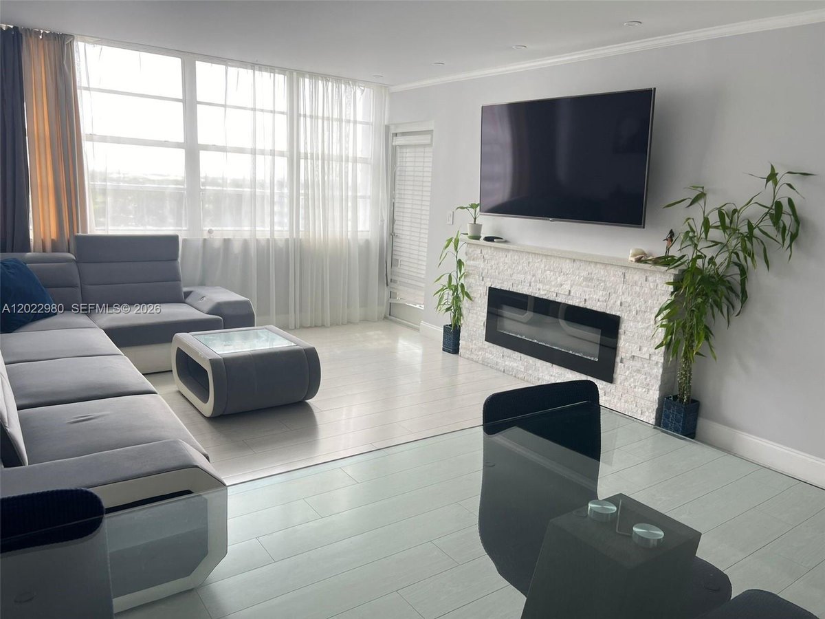 1301 NE Miami Gardens Dr # 1013W, Miami FL 33179