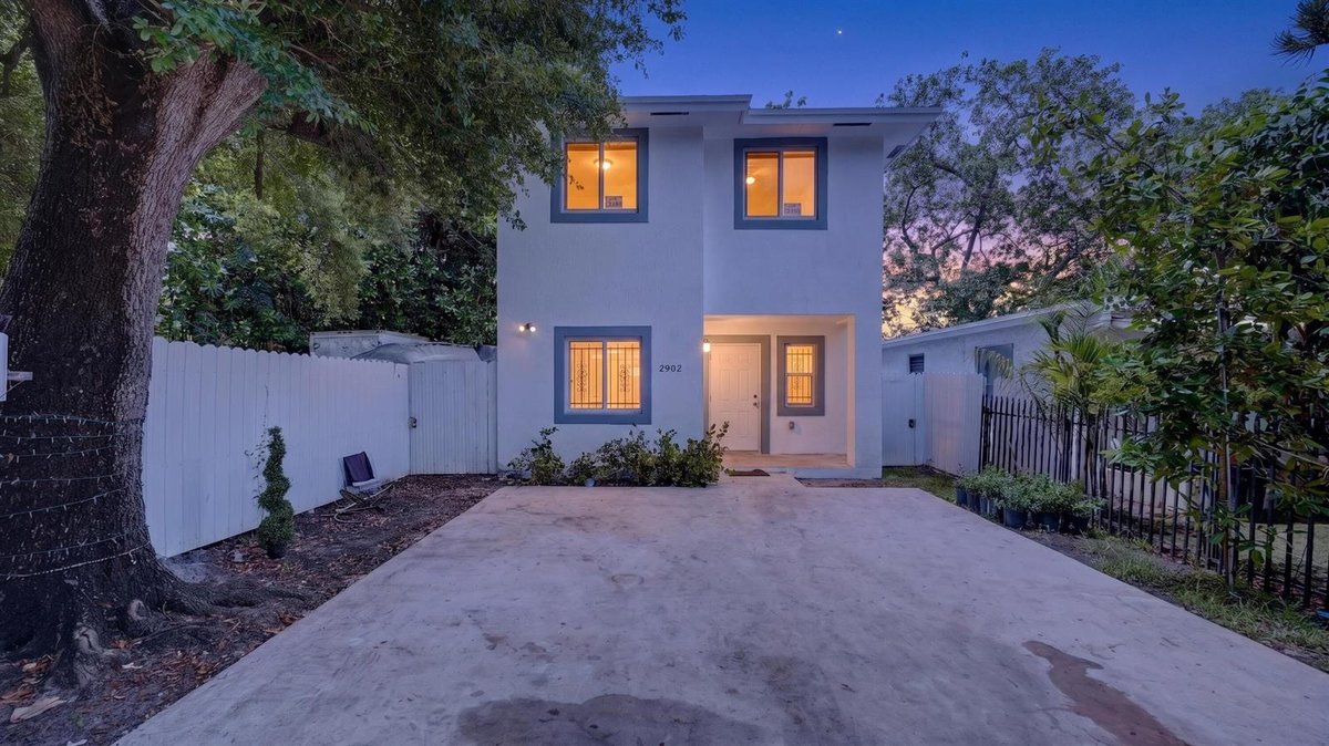 2902 NW 44th Street, Miami FL 33142