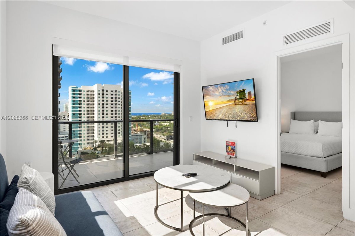 239 SW 9th St # 1701, Miami FL 33130