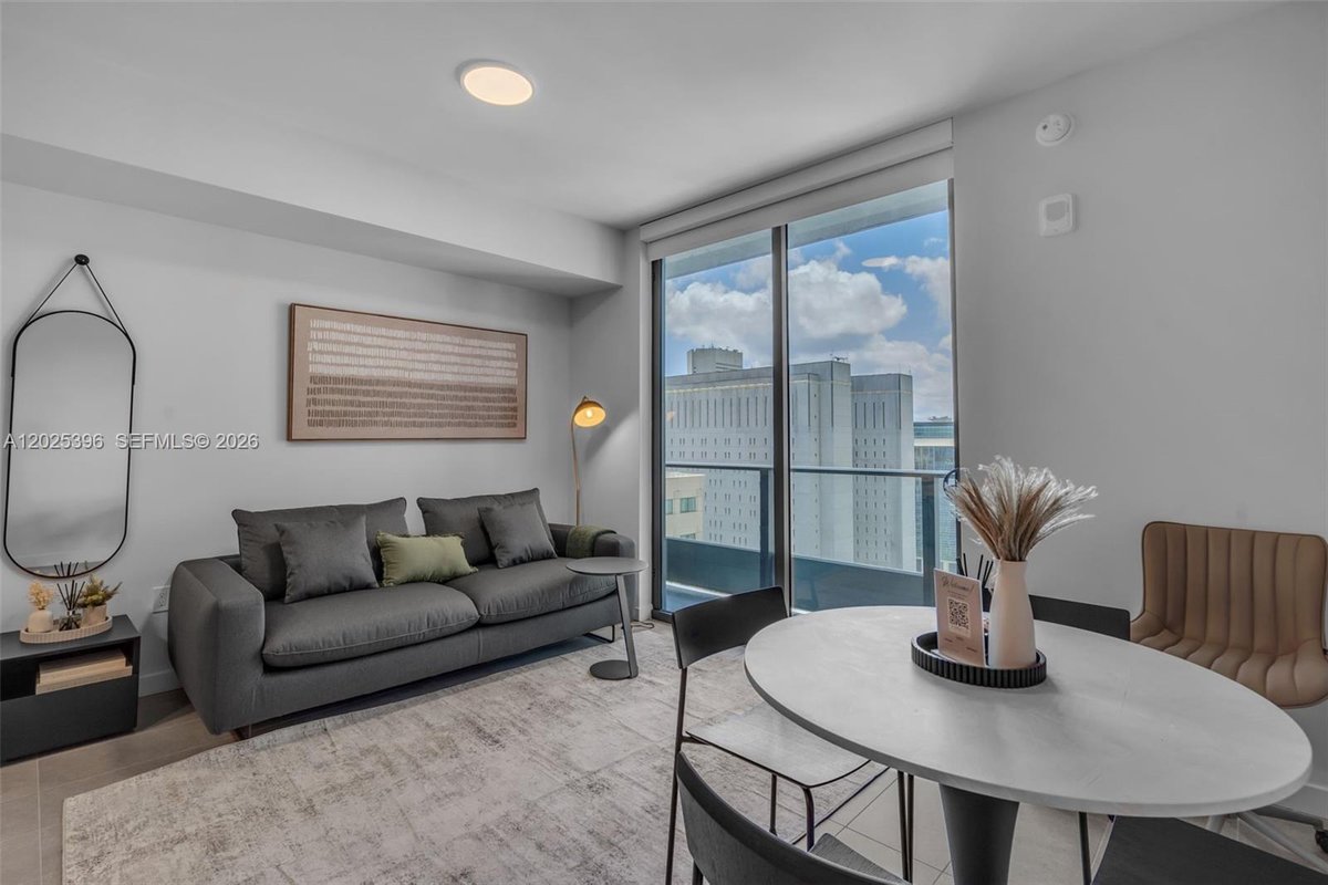 121 NE 5th St # 2107, Miami FL 33132