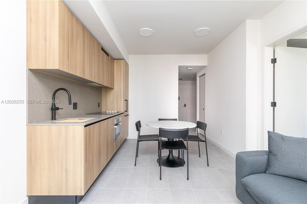 121 NE 5th St # 510, Miami FL 33132
