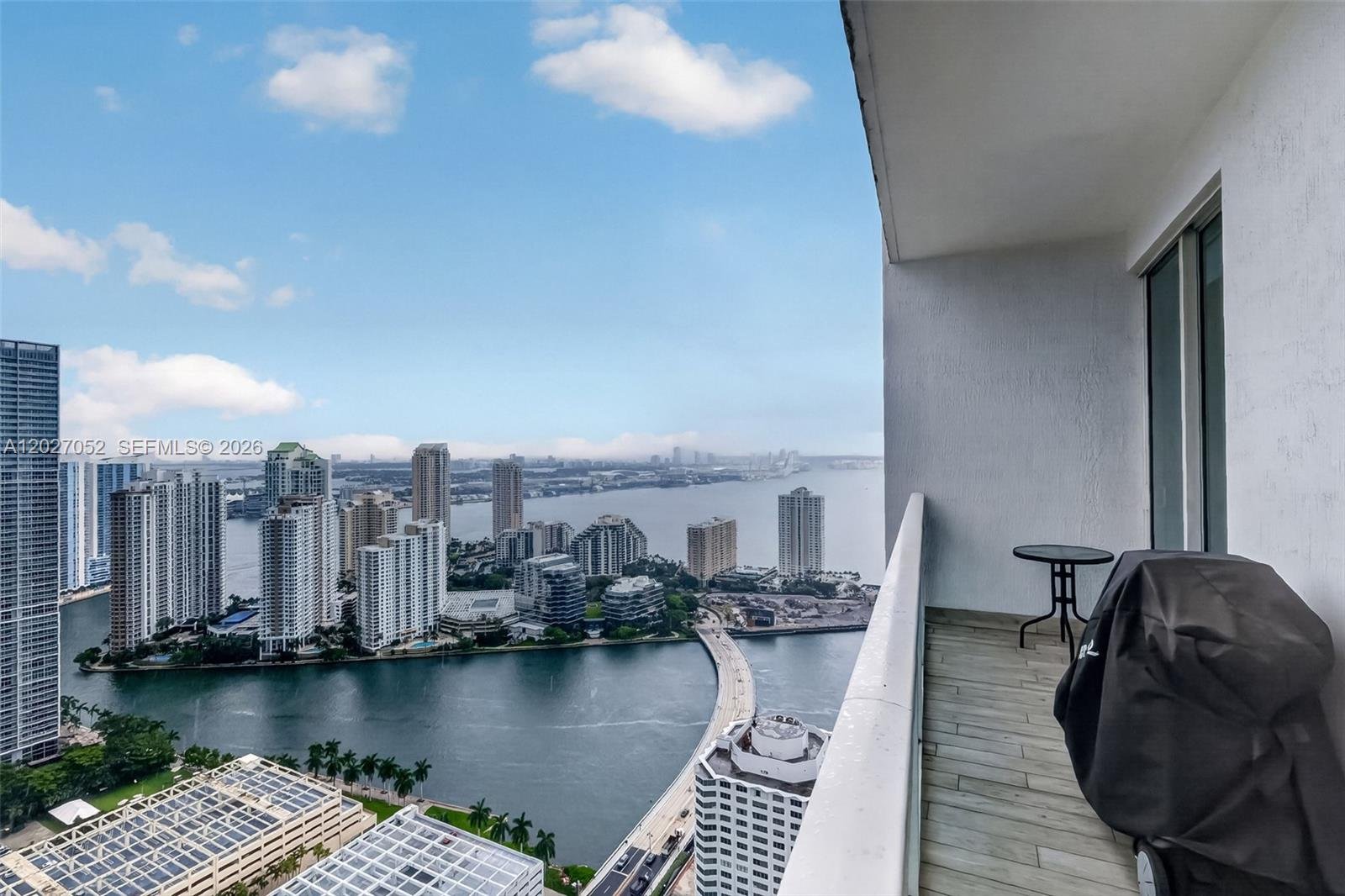 950 Brickell Bay Dr # 4504, Miami FL 33131