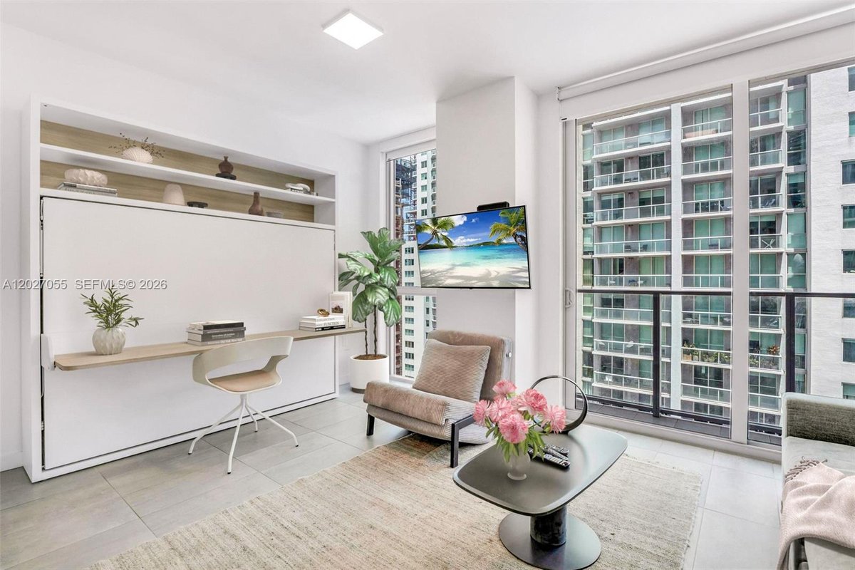 227 NE 2nd St # 2611, Miami FL 33132