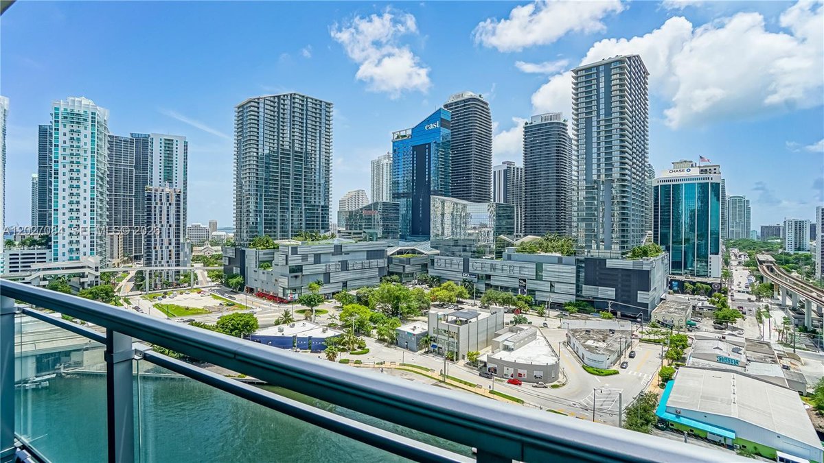 92 SW 3rd St # 1803, Miami FL 33130