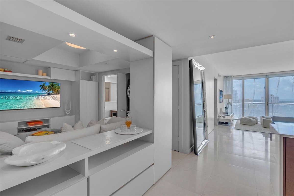 465 Brickell Ave # 2703, Miami FL 33131