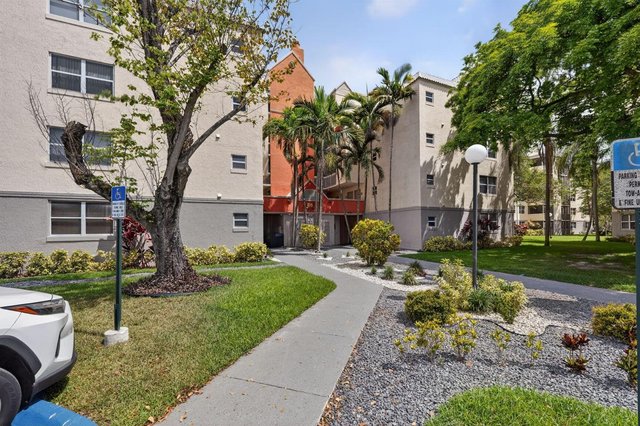 8363 Lake Drive # 308, Doral FL 33166