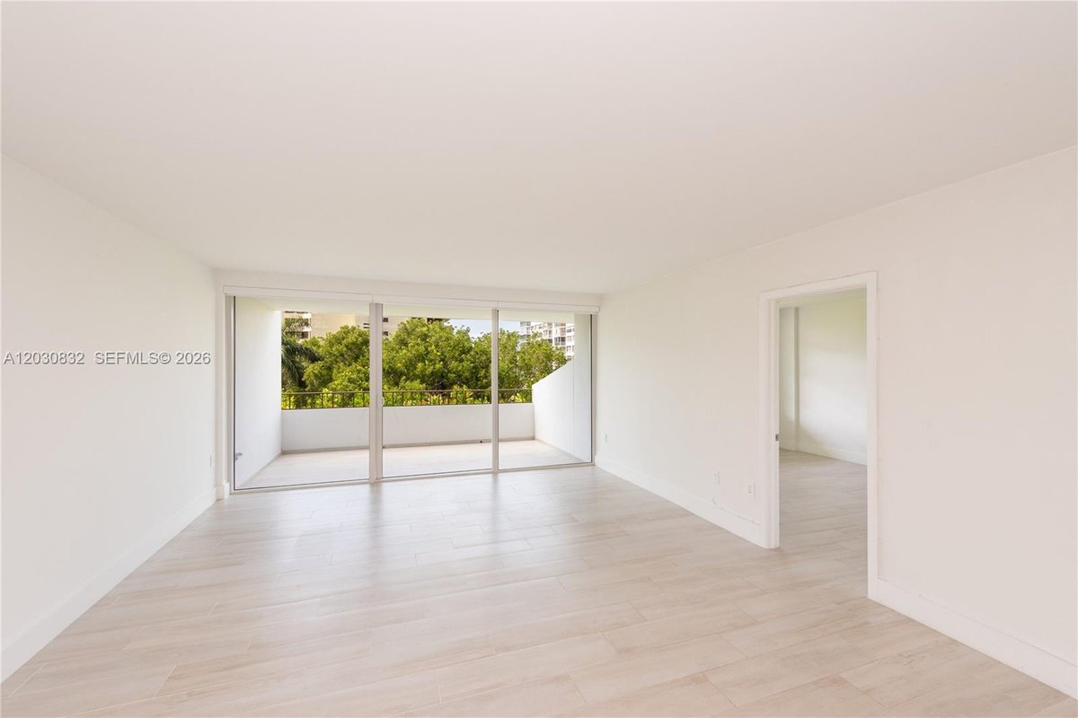 155 Ocean Lane Dr # 403, Key Biscayne FL 33149