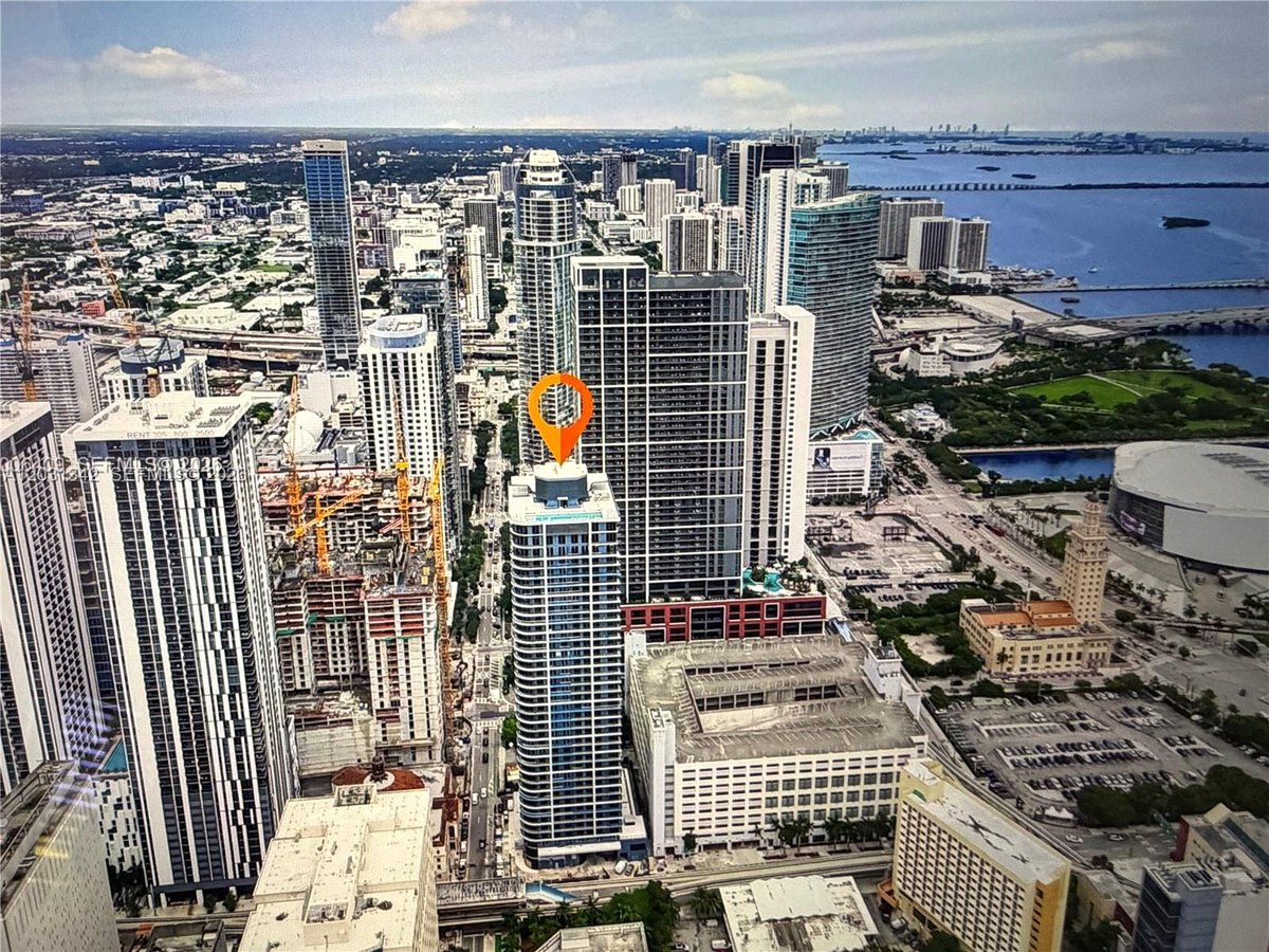 121 NE 5th St # 1012A, Miami FL 33132