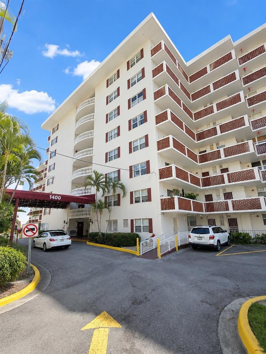 3660 NE 166th St # 805, North Miami Beach FL 33160